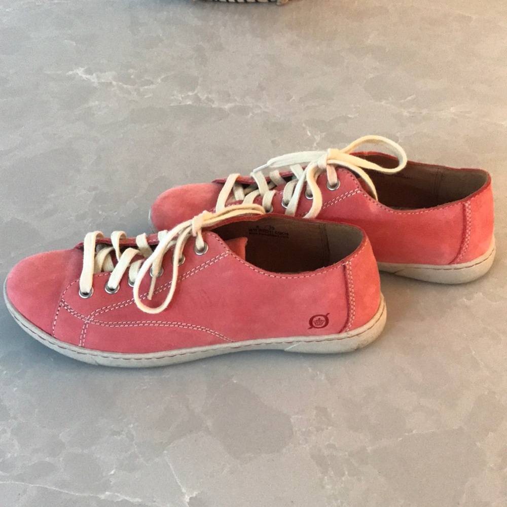 Born Shoes Women’s 8. M Kai Low Oxford Sneaker. Suede. Pink
